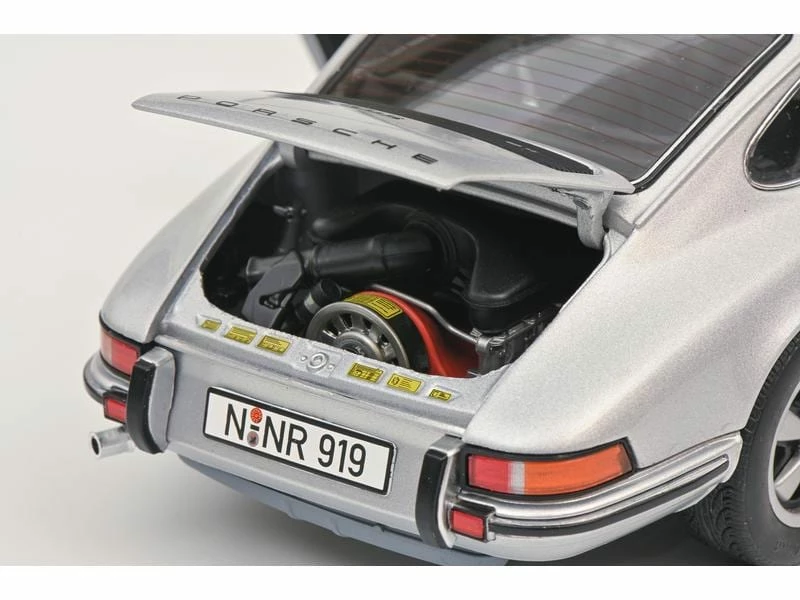 Schuco Sportwagen Porsche 911S Coupé, Silber 1:18 13 Schuco Sportwagen Porsche 911S Coupé, Silber 1:18 – Bild 11